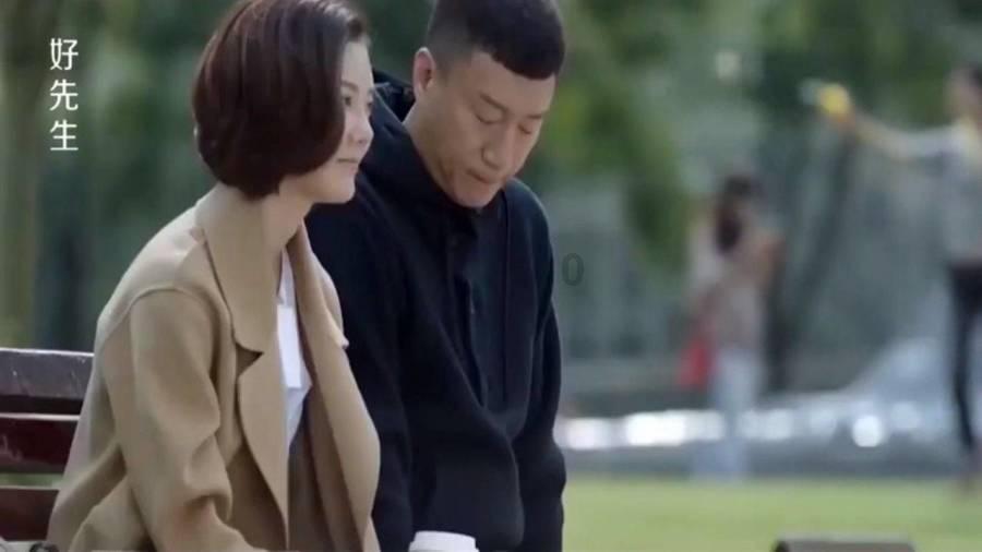 加沙父亲要求为孩子们停火！喊完这句话当场晕厥